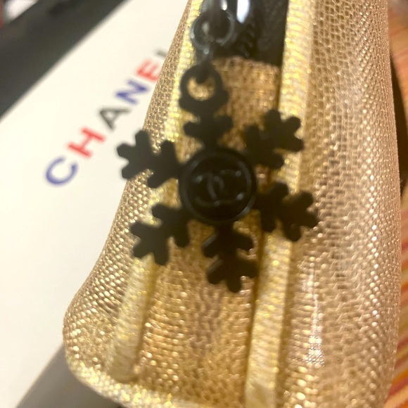 CHANEL Gold Cosmetics Pouch in Mesh RARE - Picture 3 of 6